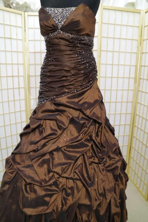 Báli ruha a Golden Rose ruhaszalonban – choco elegant