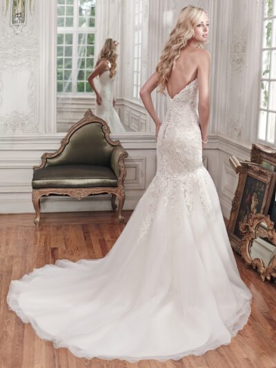 Miranda – Maggie Sottero menyasszonyi ruha (hátulról)