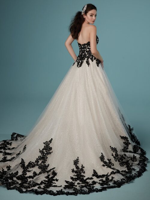 Tristyn esküvői ruha - Maggie Sottero Tristyn – Maggie Sottero menyasszonyi ruha (hátulról)