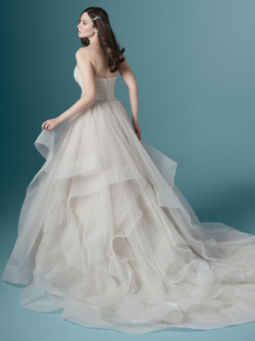 Yasmin- 280 000 Ft Yasmin – Maggie Sottero menyasszonyi ruha (hátulról)