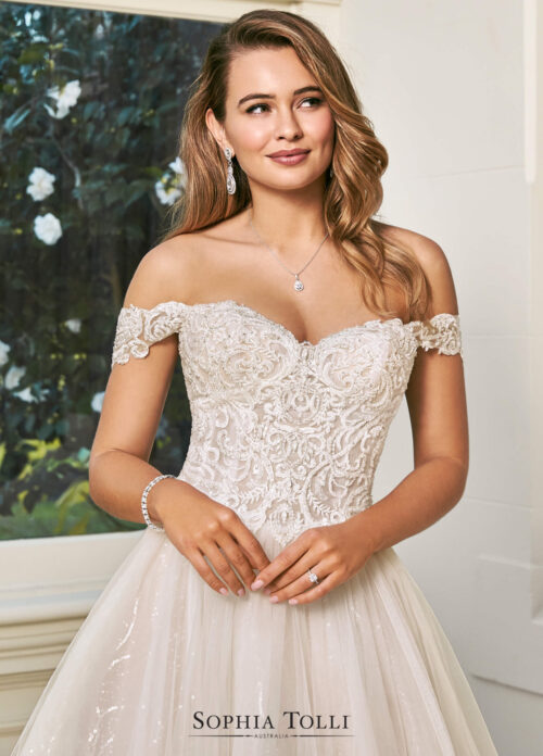 Y11945 Alessia - Sophia Tolli esküvői ruha
