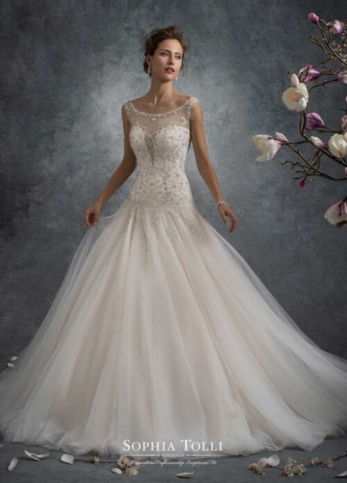 Ursa - Sophia Tolli 280 000 Ft Ursa - Sophia Tolli 280 000 Ft